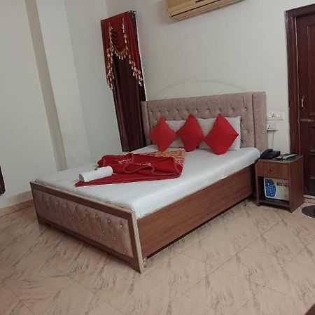 Hotel Holiday Inn Paradise Chandīgarh Eksteriør bilde