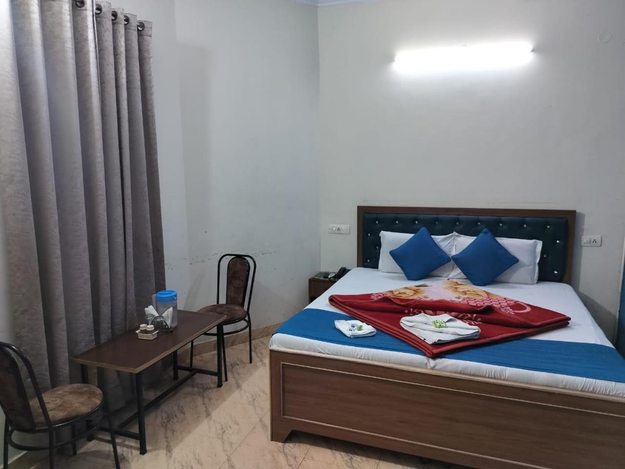 Hotel Holiday Inn Paradise Chandīgarh Eksteriør bilde