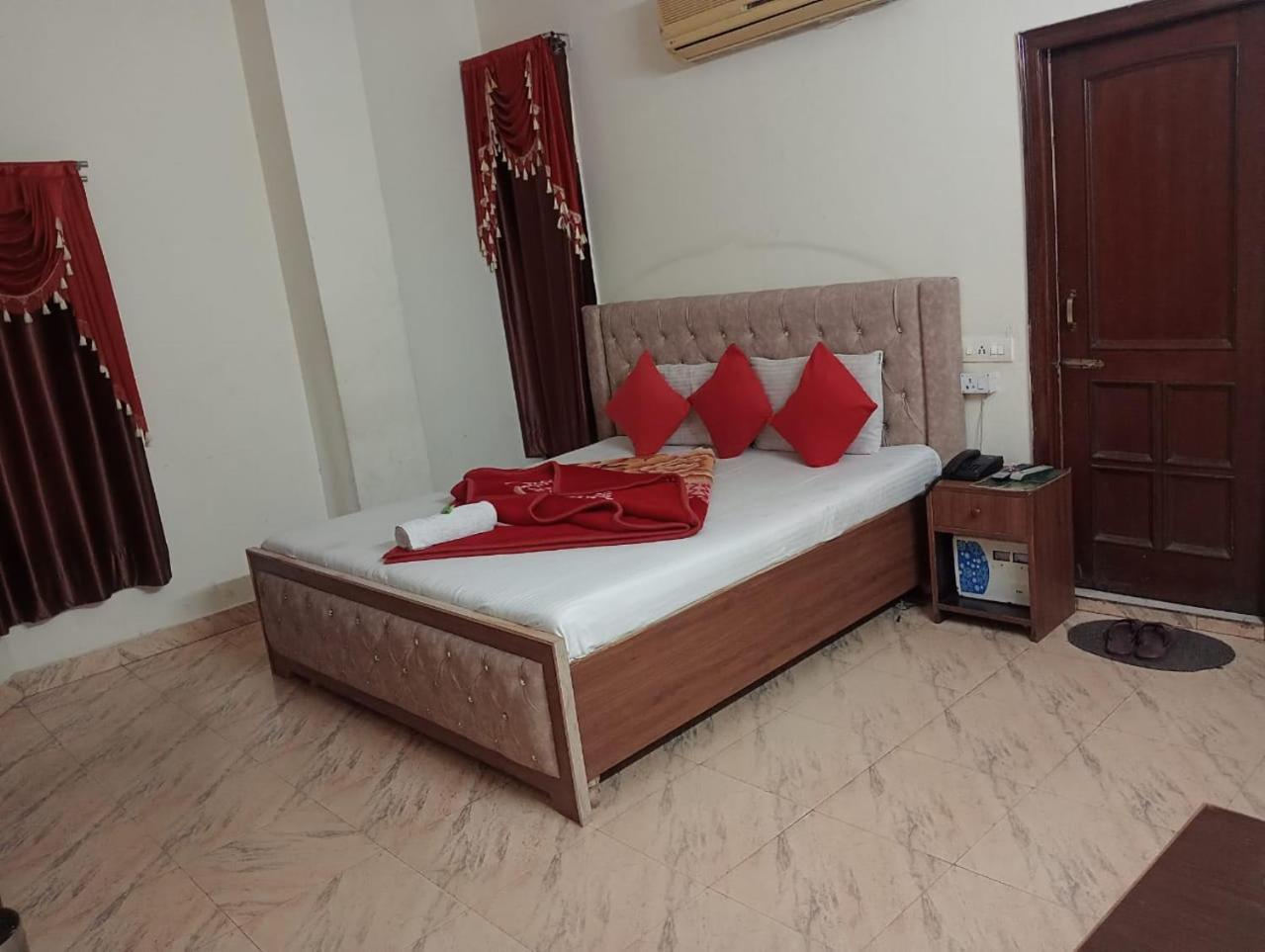 Hotel Holiday Inn Paradise Chandīgarh Eksteriør bilde