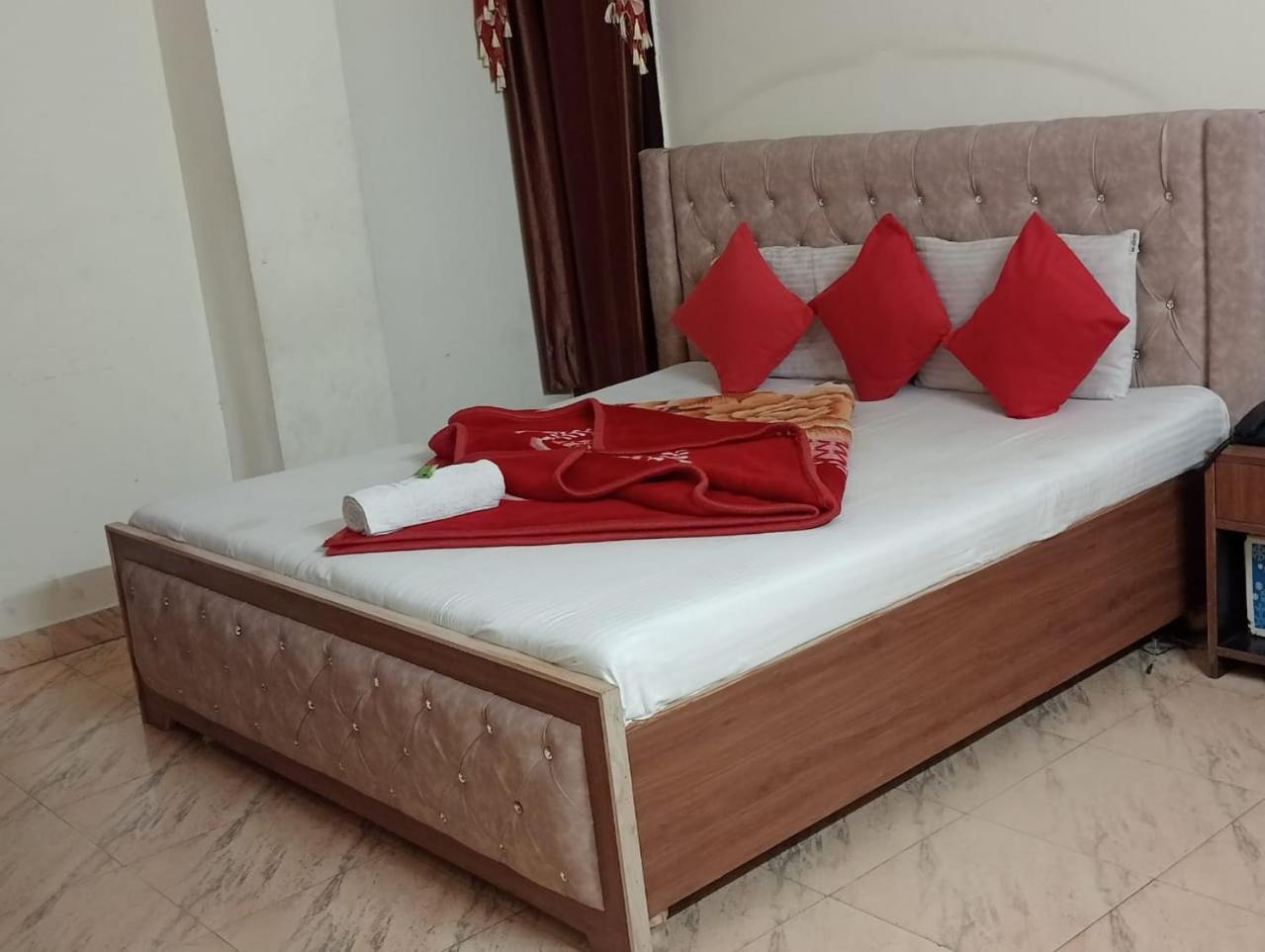 Hotel Holiday Inn Paradise Chandīgarh Eksteriør bilde